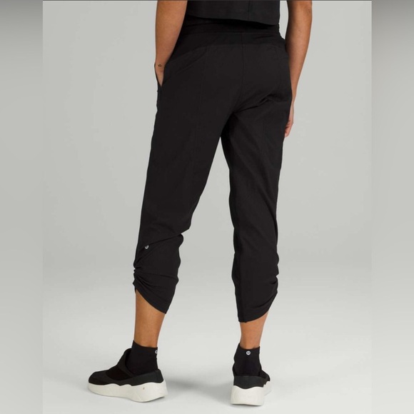 Lululemon Women’s Dance Studio Mid-Rise Crop 25", Size 10 - Picture 3 of 16